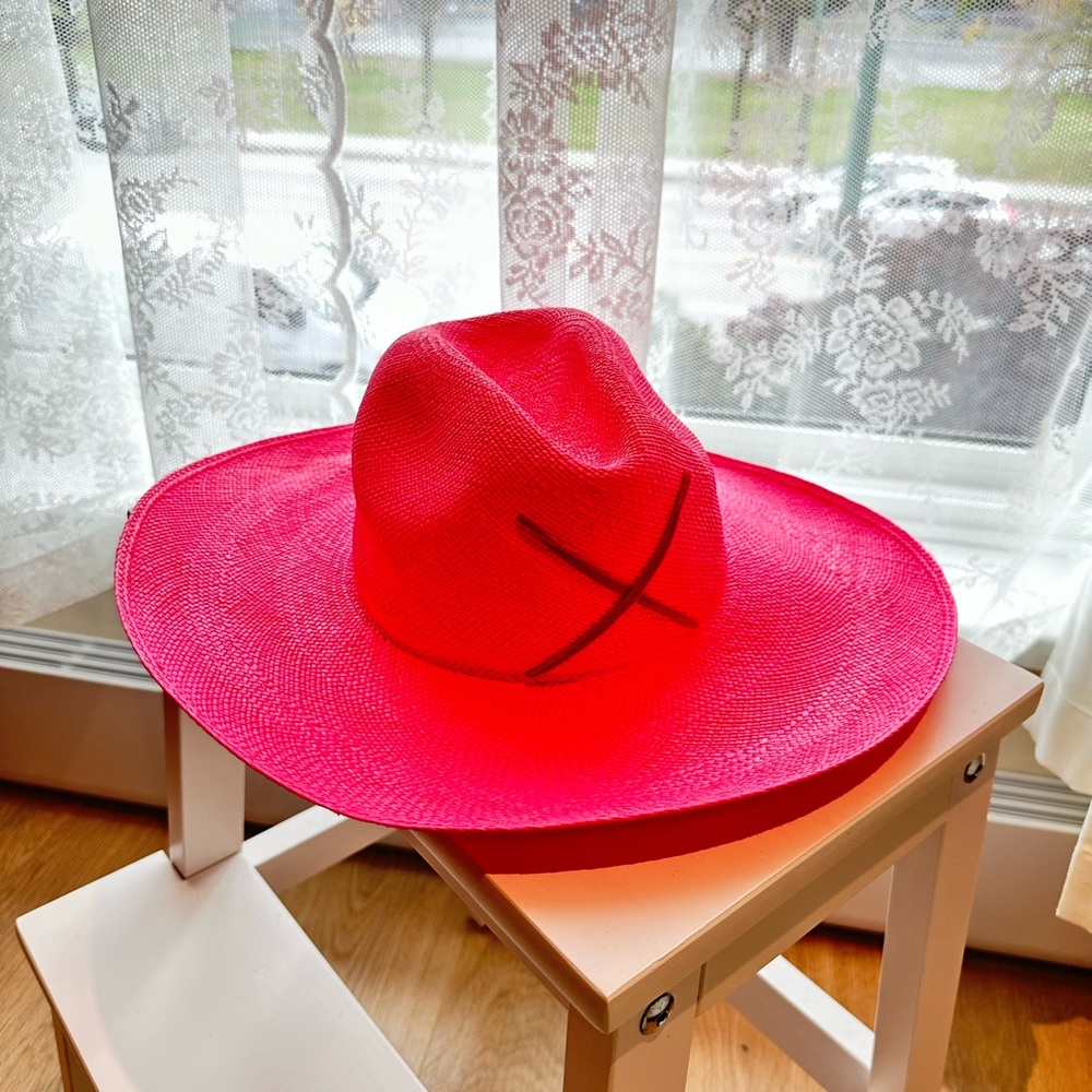 Neon pink ARTESANO hat